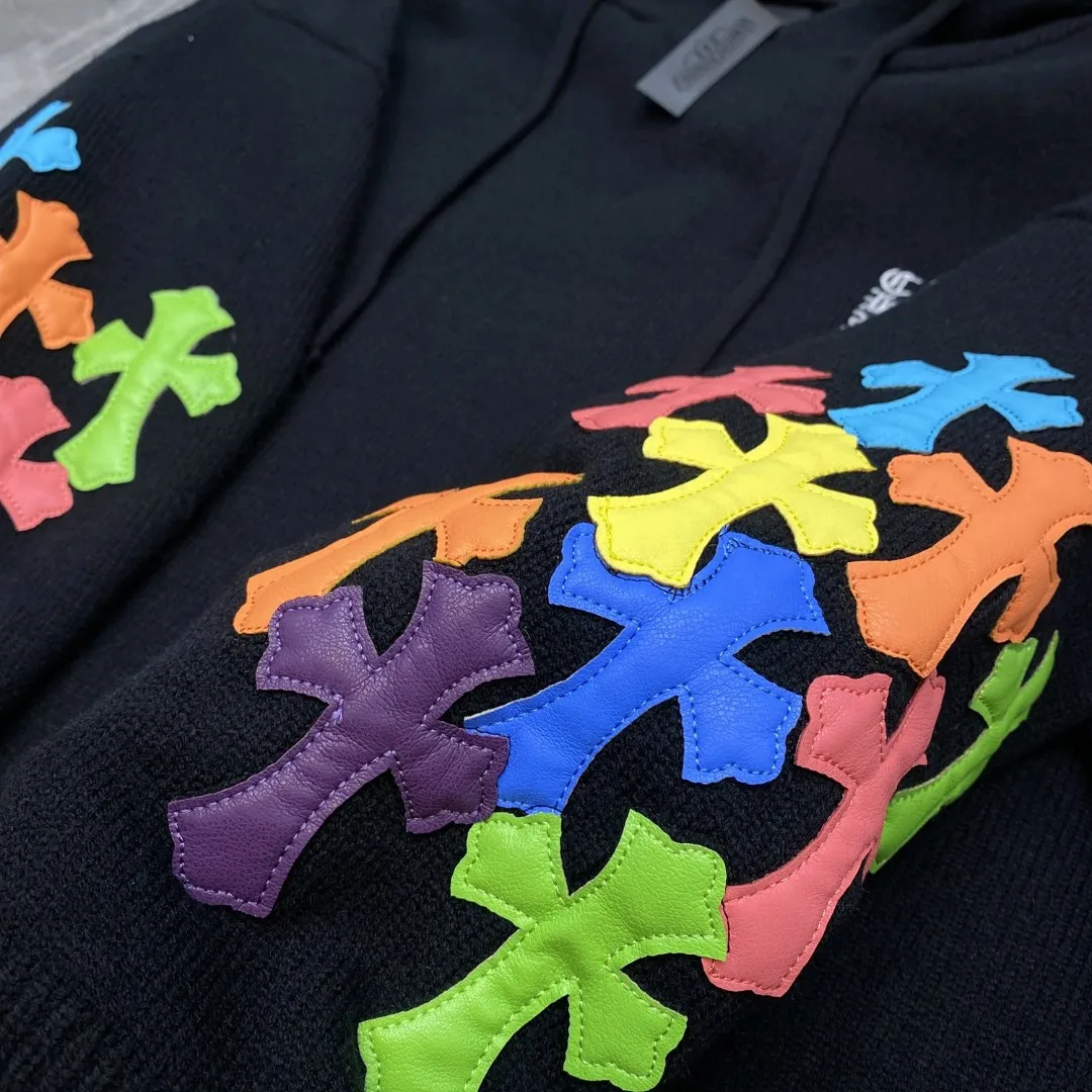 P316 Chrome Hearts 🍁Autumn and winter sweater series🍁 Heavy-duty colorful sweater with red mouth embroidery on both arms, 20 pieces of imported color patchwork leather on both sleeves ➕Tajima machine embroidery process, selected high-quality wool blended knitted fabric, non-market ordinary version 🌈Recommended color: black 🌈Cardage: S, M, L, XL